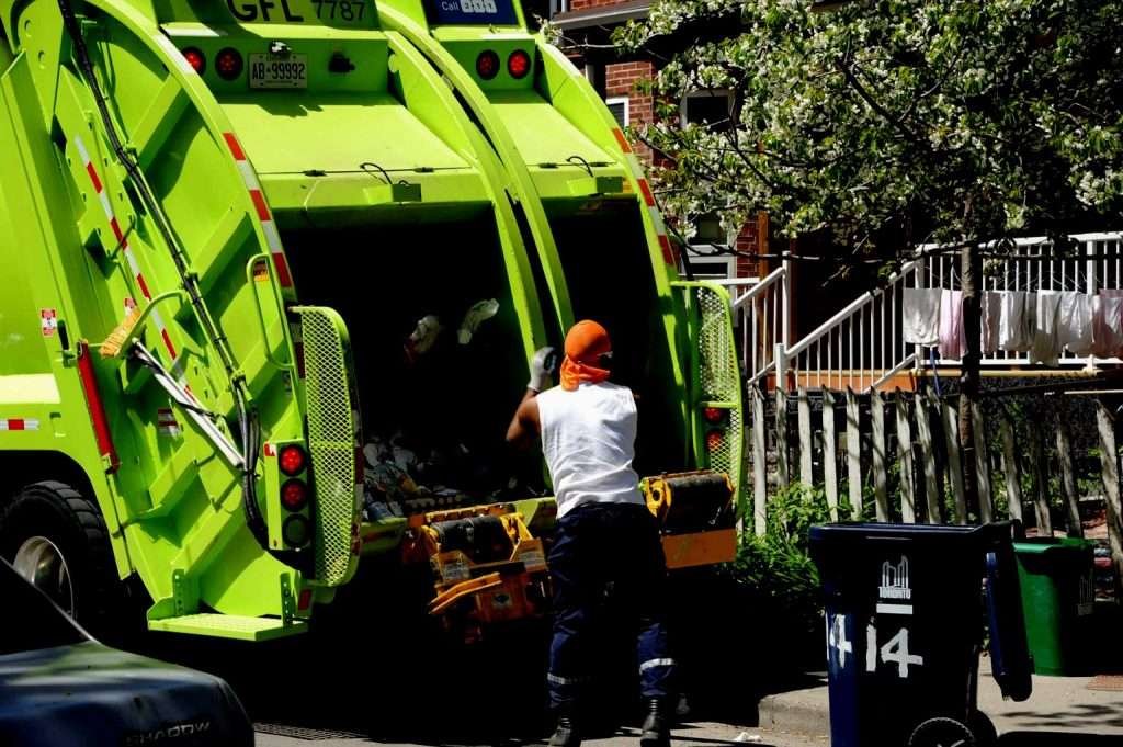 GARBAGE JUNK REMOVAL IN DUBAI MARINA +971527161730